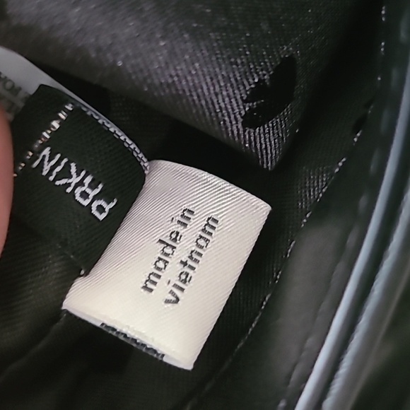 Kate Spade Quilted Black Shoulder Bag with Gold Chain - Picture 9 of 11